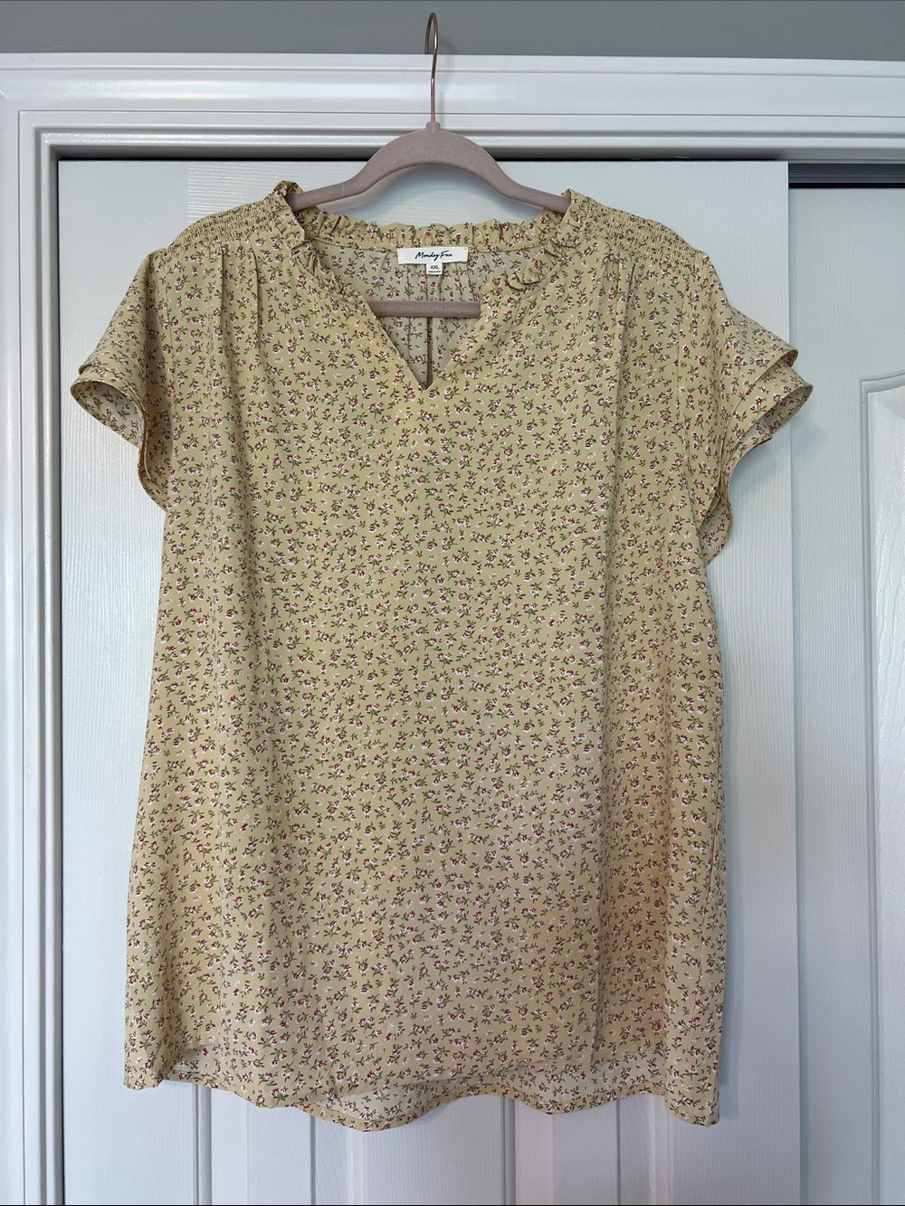 Floral Yellowish Cream Short-Sleeve Ruffle Neck Blouse XXL Like New